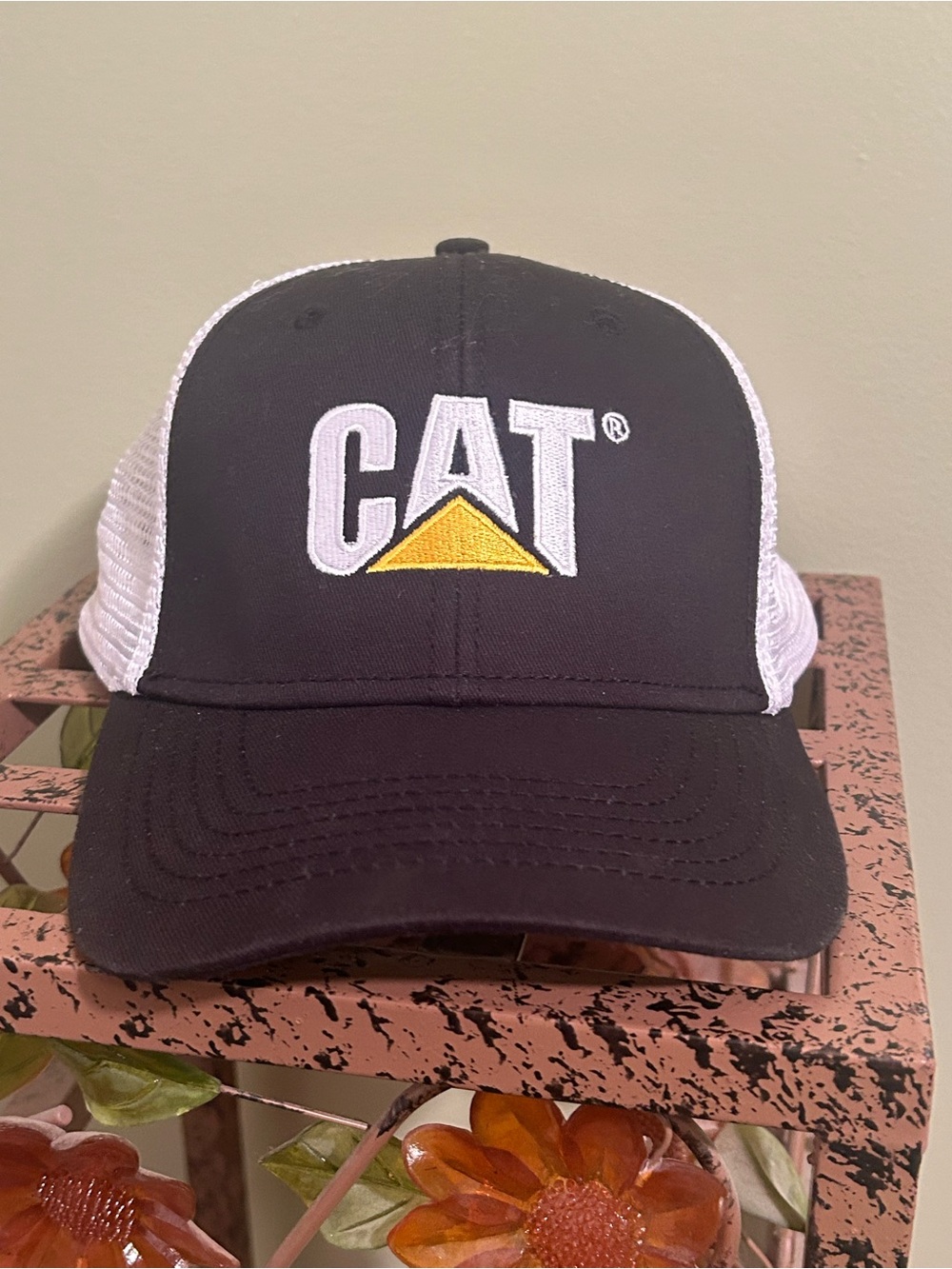 CAT Caterpillar Logo Trucker HatCAT Caterpillar Logo Trucker Hat Cap Black White